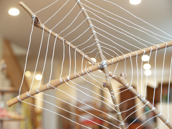 Make a Wire Spider Web for Halloween : www.theMagicOnions.com