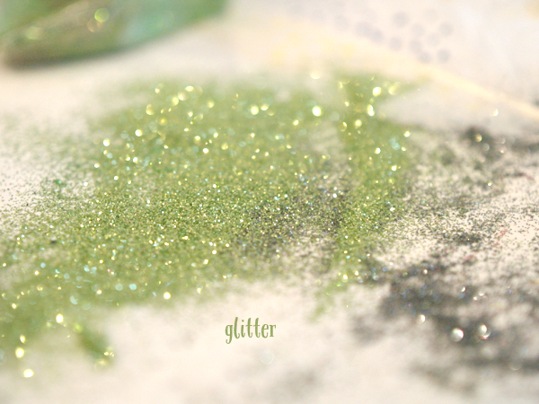 Gorgeous Glitter Feather Christmas Ornaments : www.theMagicOnions.com
