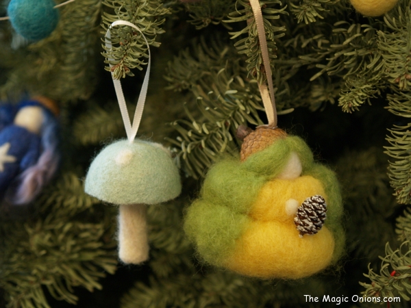 Needle Felted Christmas Ornaments - www.theMagicOnions.com