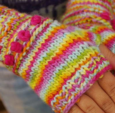 Kintting Pattern for kids : Fingerless Mittens : www.theMagicOnions.com