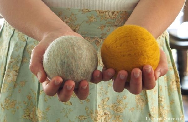 Tutorial : Wool Dryer Balls : www.theMagicOnions.com
