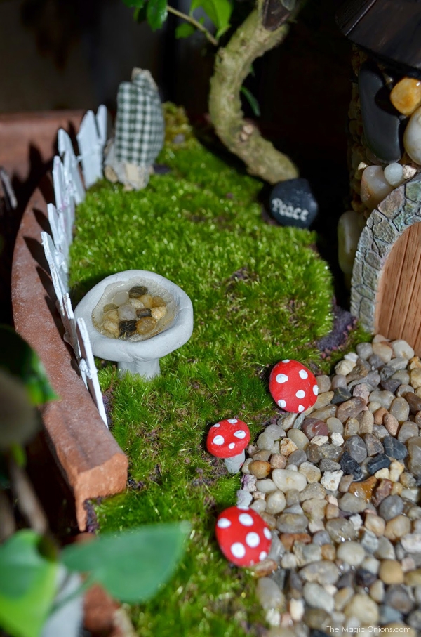 Miniature Birdbath and Toadstools : Fairy Garden : the Magic Onions.com