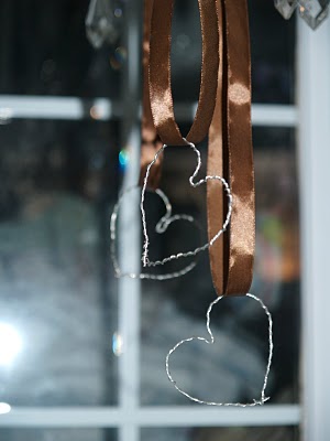 Wire Heart Ornaments : tutorial : www.theMagicOnions.com