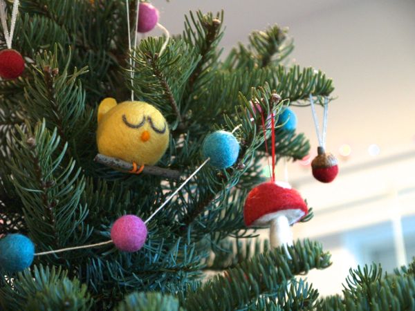 Needle Felted Christmas Ornaments : www.theMagicOnions.com