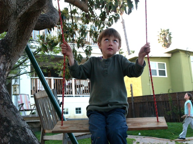 Make a Tree Swing - www.theMagicOnions.com