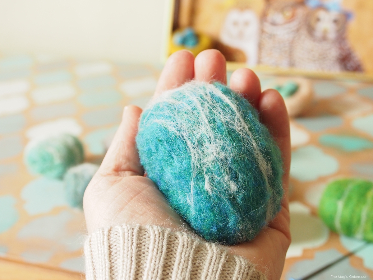 Tutorial How To Make Wet Felted Rocks with www.theMagicOnions.com