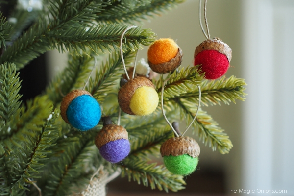 Felted Acorn Ornaments :: DIY Tutorial :: www.theMagicOnions.com