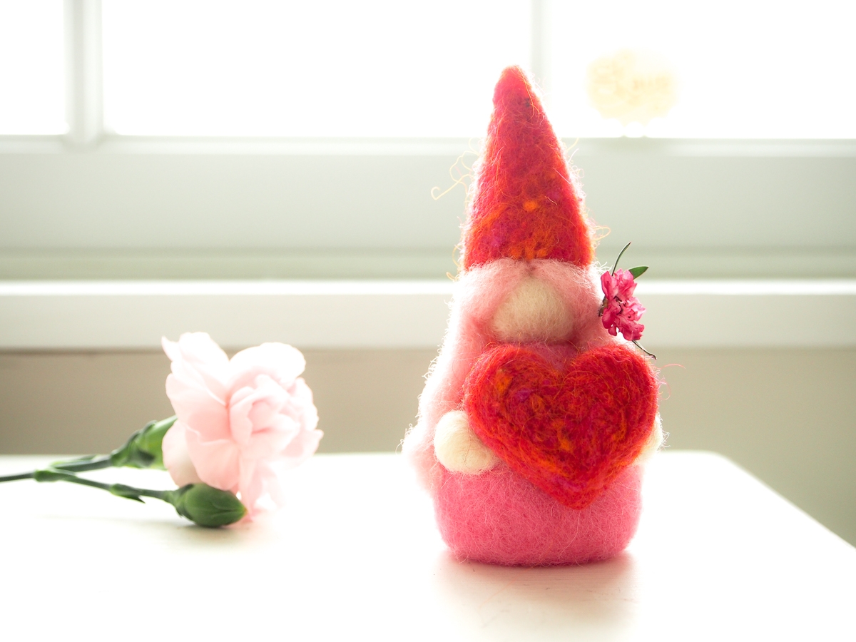 Valentine Gnome Needle Felting Tutorial :: www.theMagicOnions.com