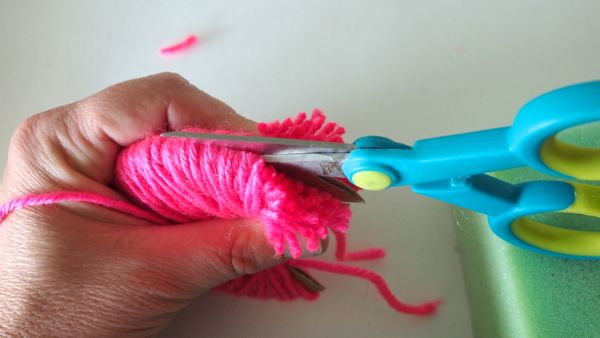 How to Make a Wool Pom Pom Flower : www.theMagicOnions.com