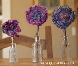 Finger Knitted Flowers :: Spring Crafts for Kids :: www.theMagicOnions.com