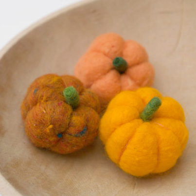 Needle Felted Pumpkin Tutorial : The Magic Onions : www.theMagicOnions.com
