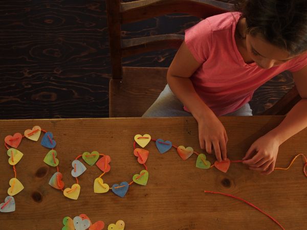Making a Paper Heart Garland : www.theMagicOnions.com
