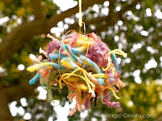  Yarn Scraps for Spring Birds Nests Craft :: www.theMagicOnions.com