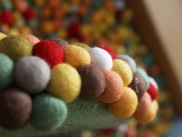 Using Felted Balls to make a Felted Atumn Door Wreath : www.theMagicOnions.com